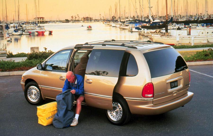  Chrysler Town & Country 1995 года  (фото 12 из 20)